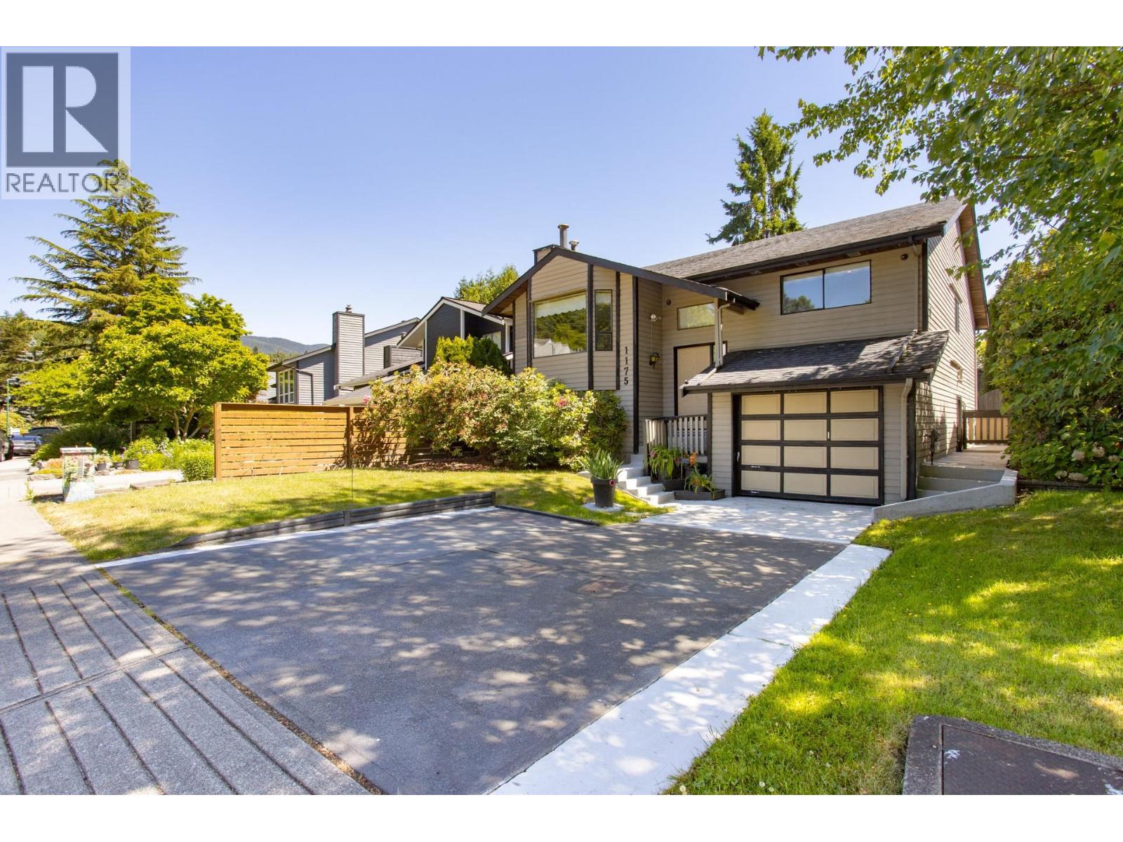1175 Falcon Drive, Coquitlam, British Columbia  V3E 2C2 - Photo 2 - R3131836