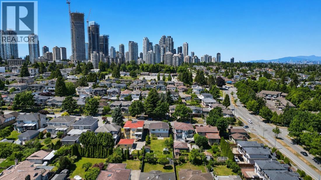 6072 Selma Avenue, Burnaby, British Columbia  V5H 3R2 - Photo 2 - R3131685