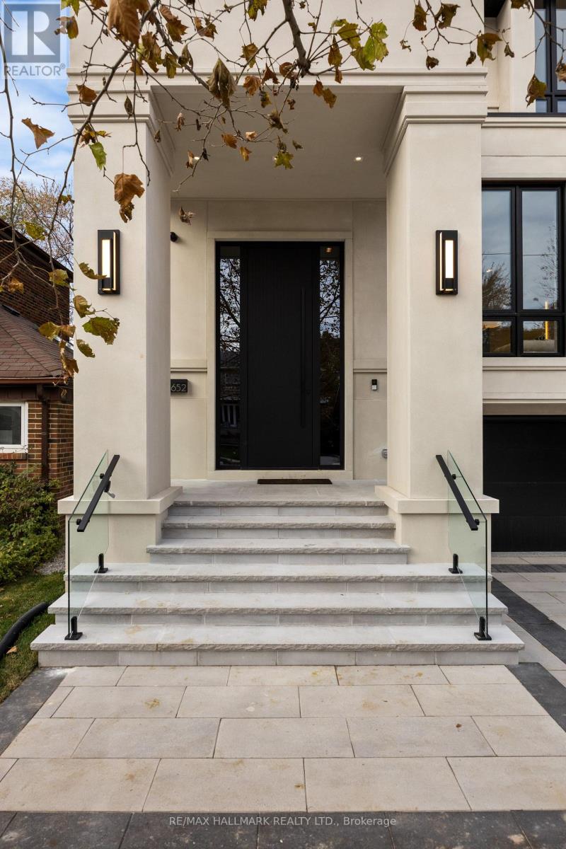 652 Bedford Park Avenue, Toronto, Ontario  M5M 1K4 - Photo 3 - C13237612