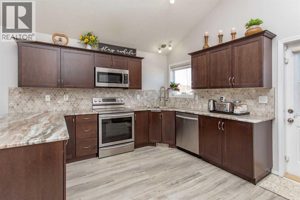 242 Viscount Drive, Red Deer, Alberta  T4R 0M7 - Photo 9 - A2314350