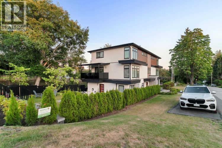 1010 Augusta Avenue, Burnaby, British Columbia  V5A 2V4 - Photo 2 - R3131796
