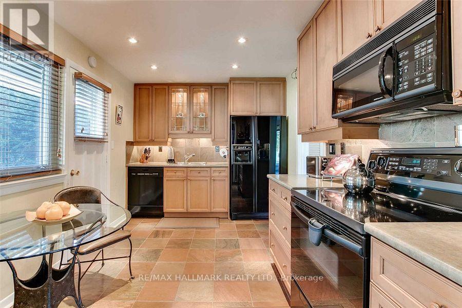 29 Lynn Gate Crescent, Toronto, Ontario  M1T 2E1 - Photo 6 - E13075344