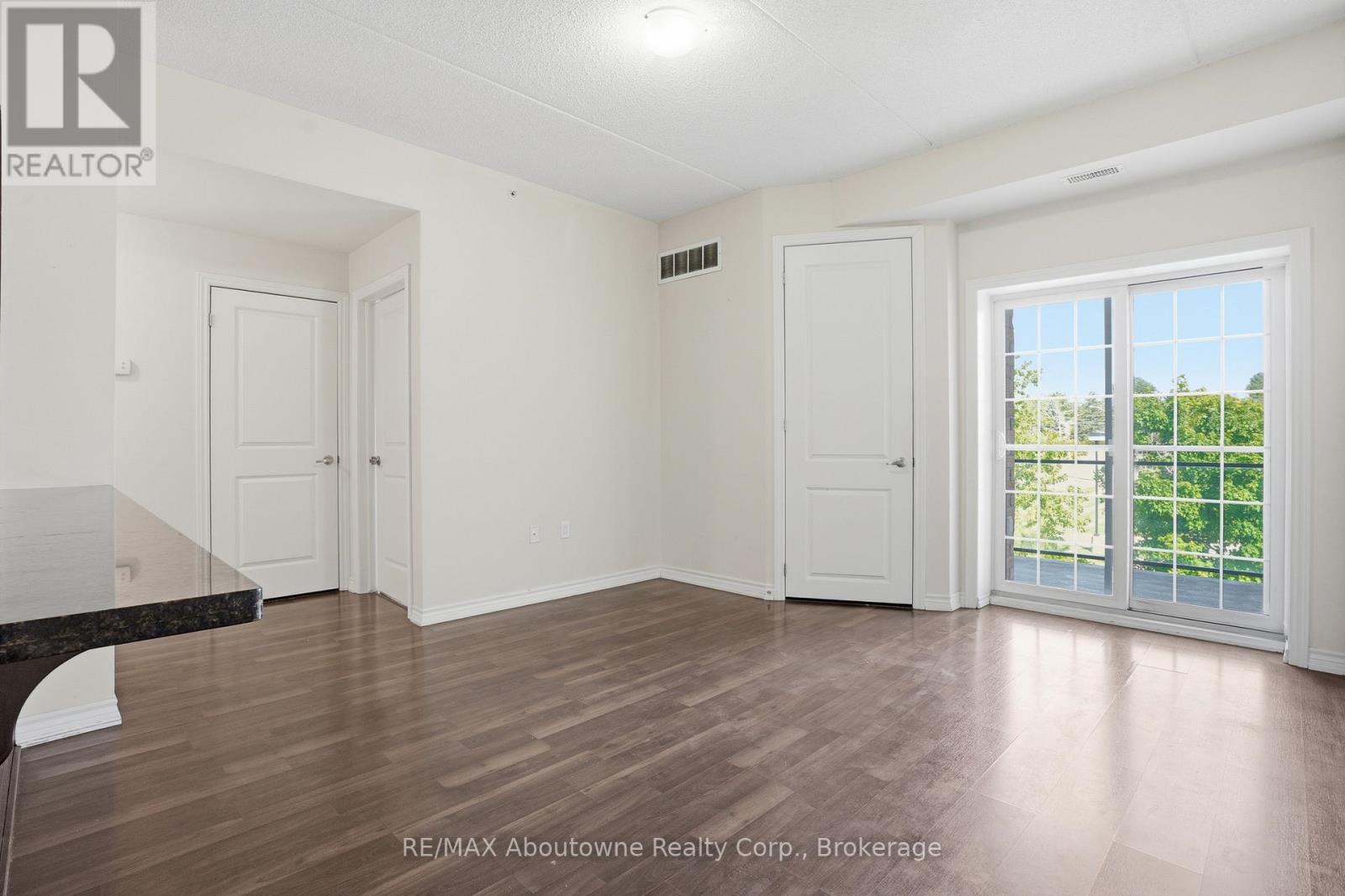 310 - 1083 Gordon Street, Guelph, Ontario  N1G 0E8 - Photo 3 - X13122328