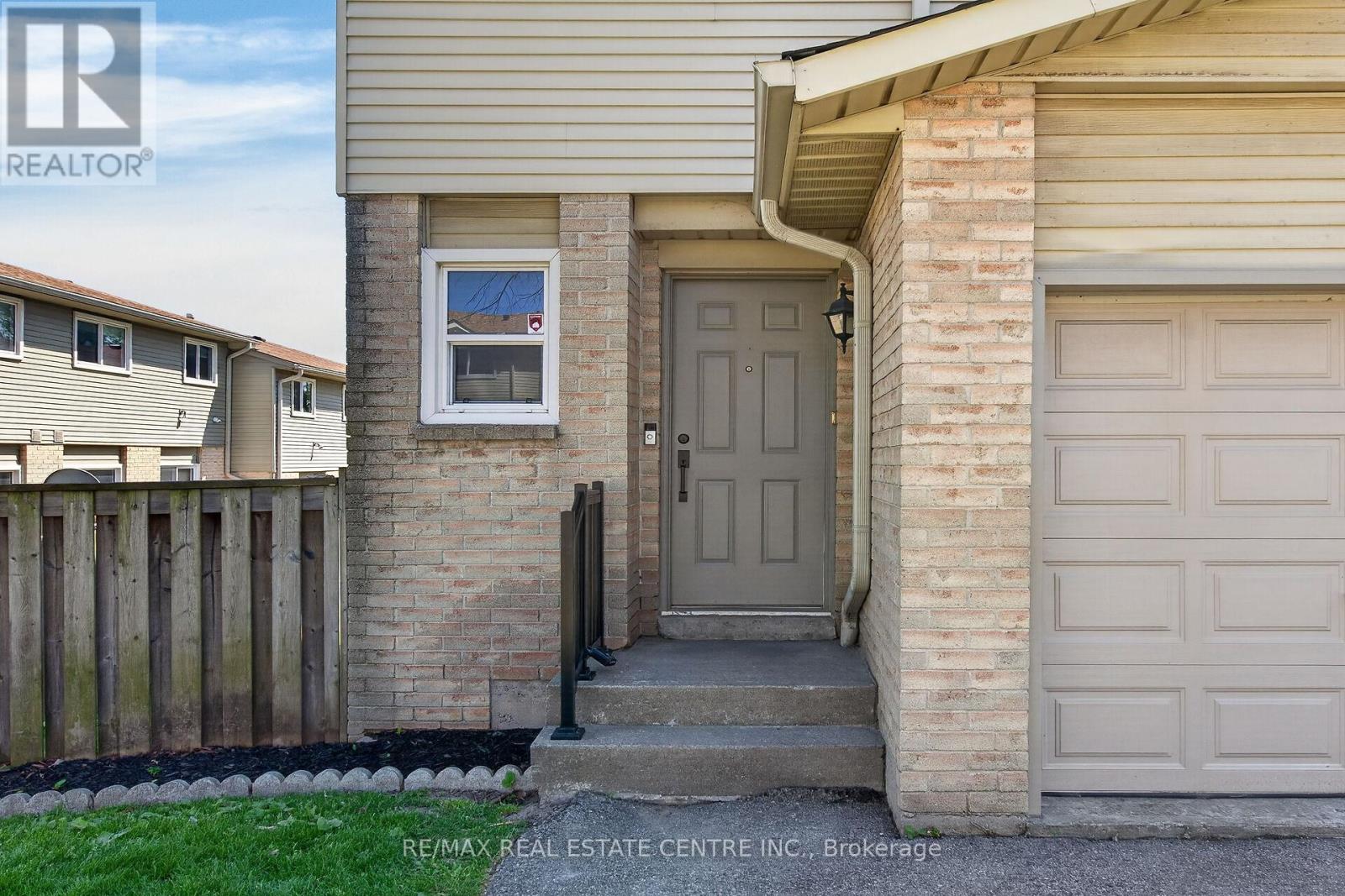 32 - 15 Derby Street, Hamilton, Ontario  L8W 3T3 - Photo 2 - X13237598