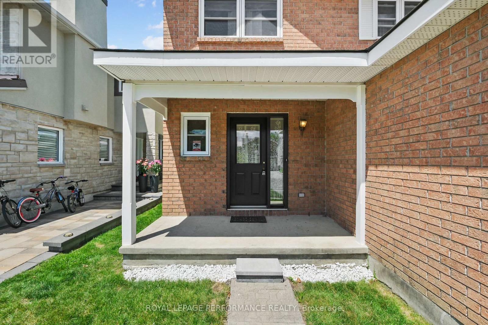 9 Saddle Crescent, Ottawa, Ontario  K1G 5L4 - Photo 2 - X13237668