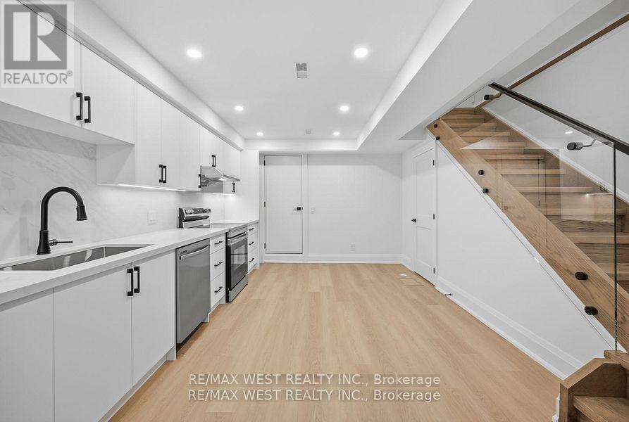 Lower - 390 Saint Clarens Avenue, Toronto, Ontario  M6H 3W3 - Photo 3 - C13237630