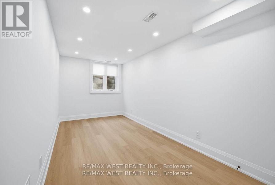 Lower - 390 Saint Clarens Avenue, Toronto, Ontario  M6H 3W3 - Photo 6 - C13237630