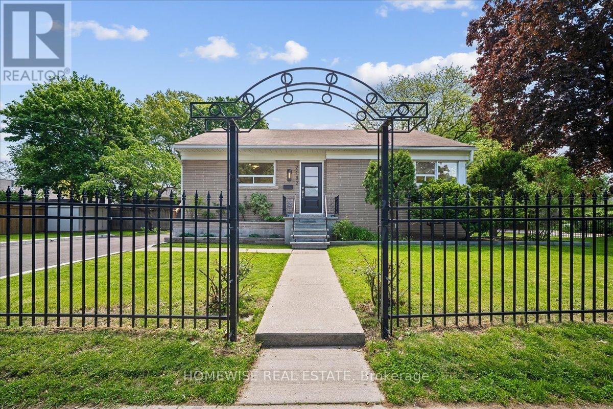2182 Courtland Drive, Burlington, Ontario  L7R 1S3 - Photo 3 - W13237432