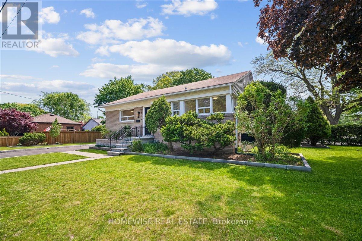 2182 Courtland Drive, Burlington, Ontario  L7R 1S3 - Photo 1 - W13237432