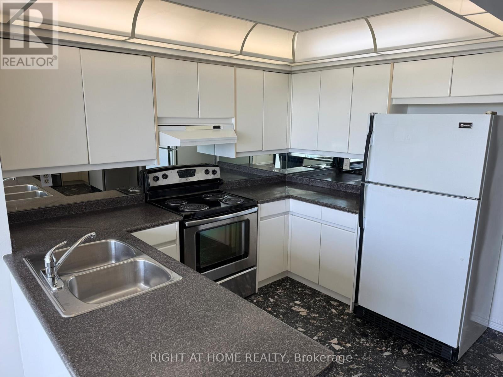 1604 - 7300 Yonge Street, Vaughan, Ontario  L4J 7Y5 - Photo 34 - N13237652