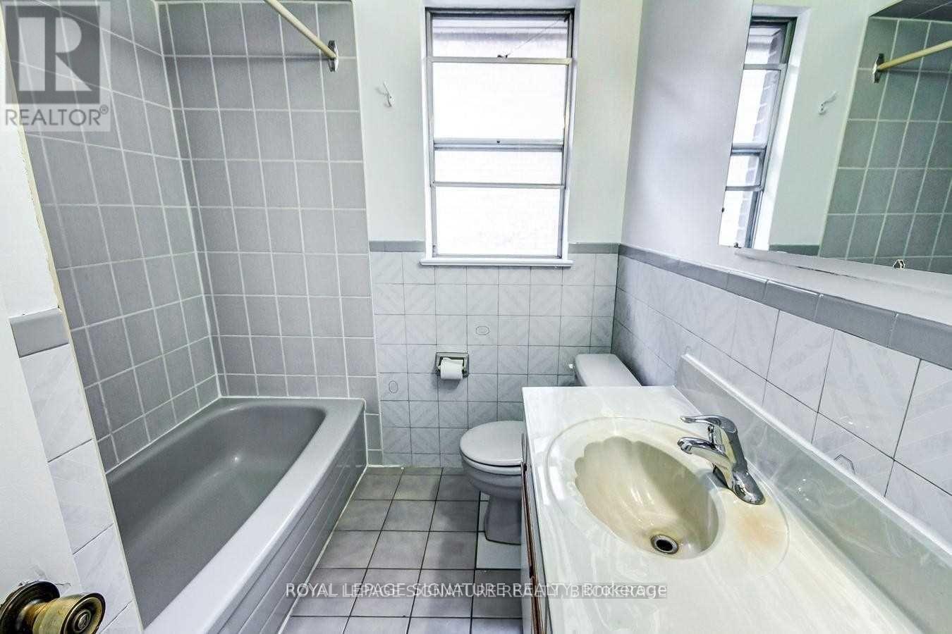 138 Woburn Avenue, Toronto, Ontario  M5M 1K7 - Photo 12 - C13237128