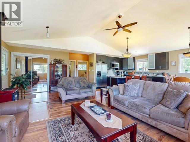 5687 Gillies Bay Rd Road, Texada Island, British Columbia   - Photo 17 - 19919