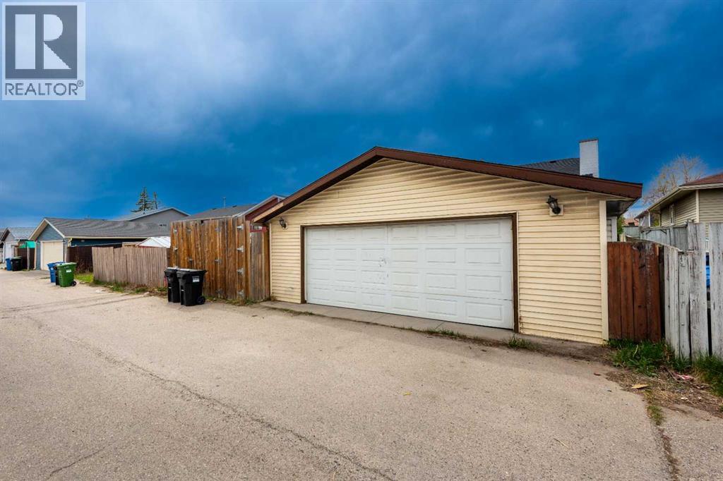 141 Falshire Close Ne, Calgary, Alberta  T3J 3A2 - Photo 6 - A2316991