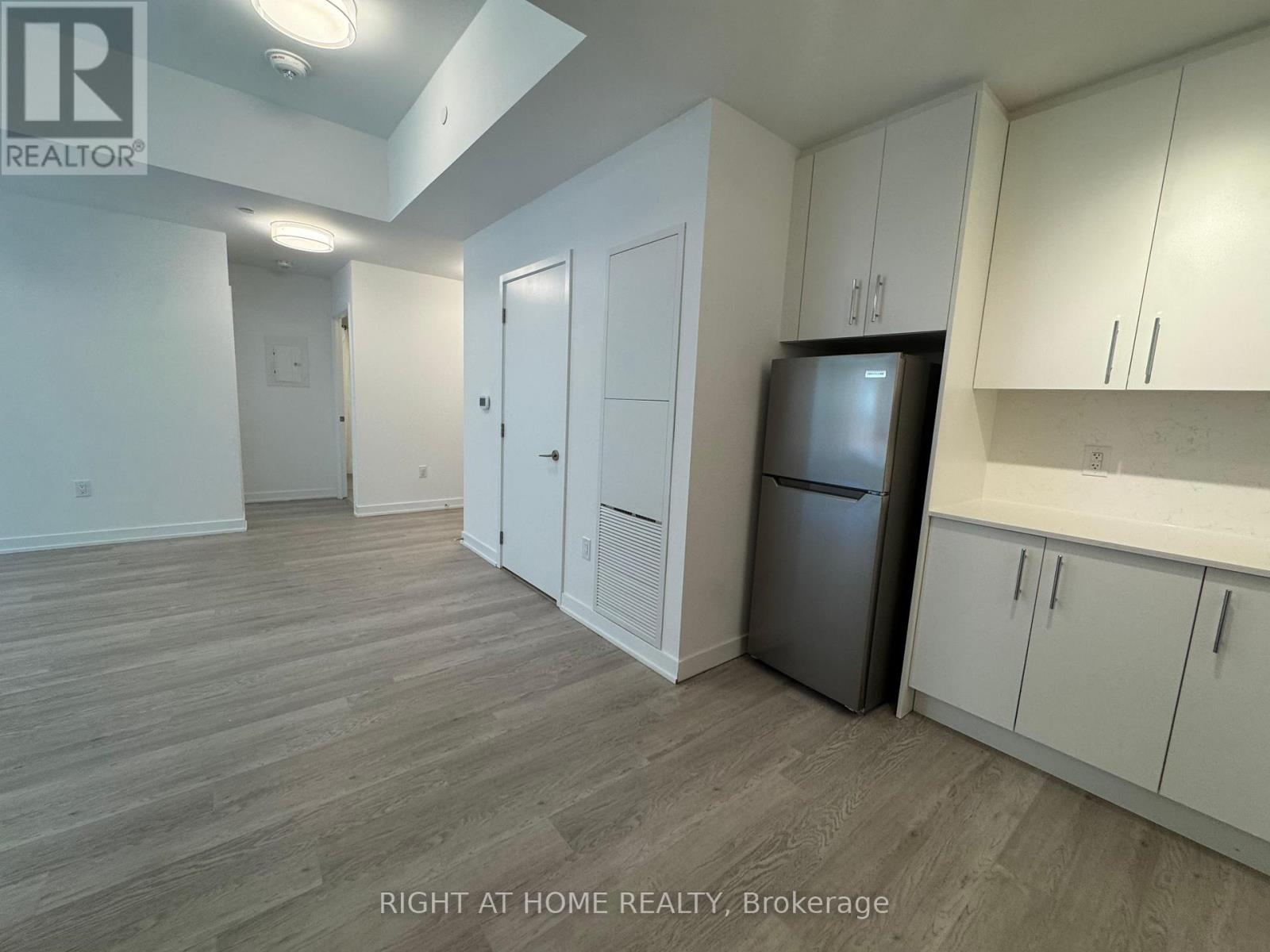202 - 3 Strathgowan Avenue, Toronto, Ontario  M4N 1B8 - Photo 12 - C13086616