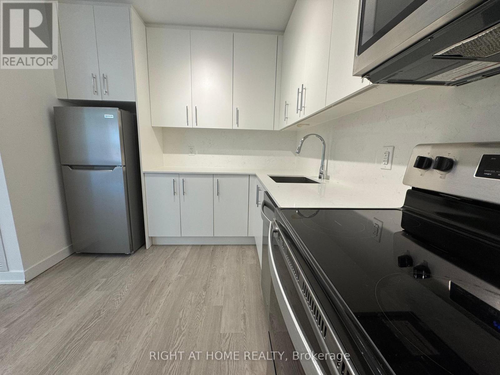 202 - 3 Strathgowan Avenue, Toronto, Ontario  M4N 1B8 - Photo 11 - C13086616