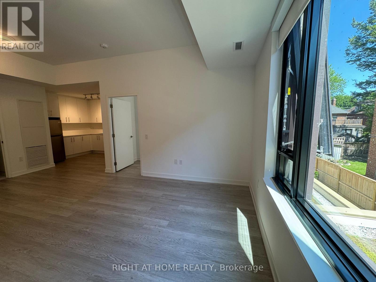 202 - 3 Strathgowan Avenue, Toronto, Ontario  M4N 1B8 - Photo 7 - C13086616