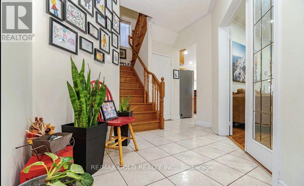 56 Kanashiro Street, Brampton, Ontario  L6P 1H4 - Photo 2 - W13237628