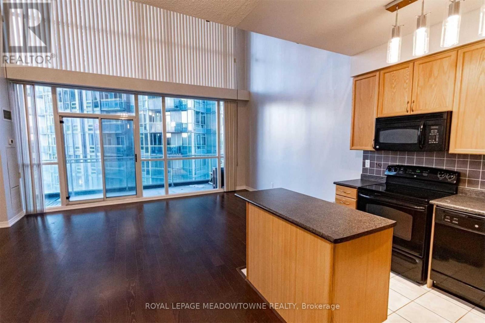 2114 - 223 Webb Drive, Mississauga, Ontario  L5B 0E8 - Photo 3 - W13237730