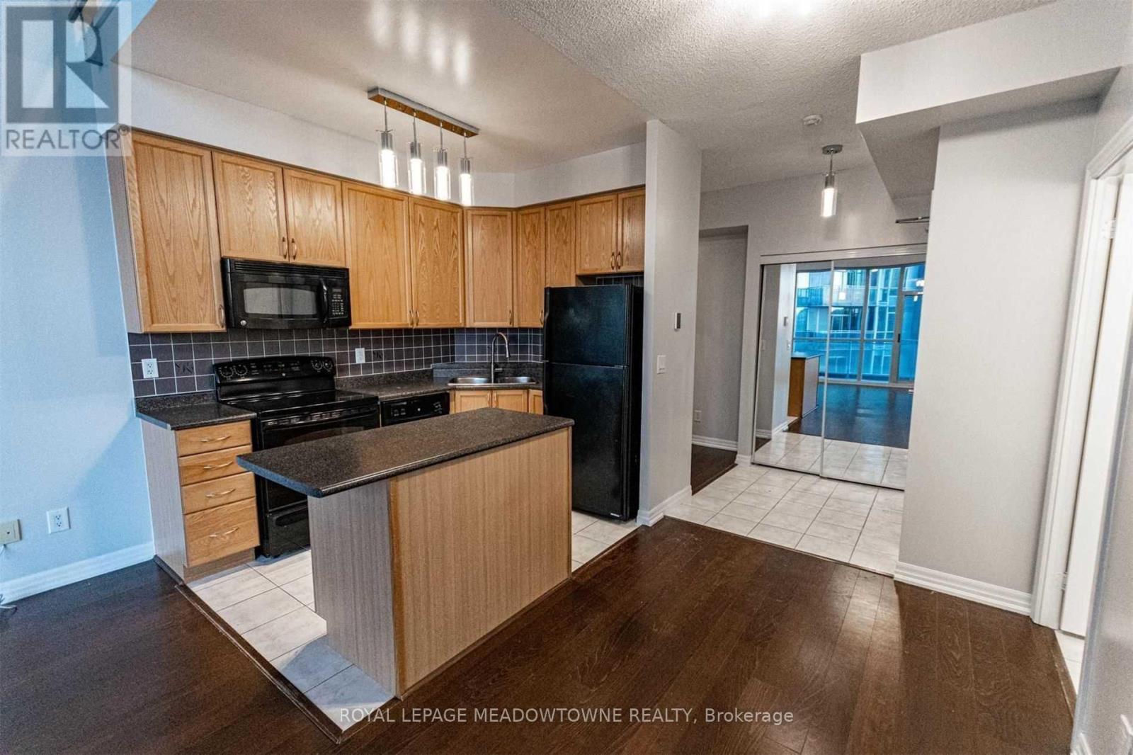 2114 - 223 Webb Drive, Mississauga, Ontario  L5B 0E8 - Photo 5 - W13237730