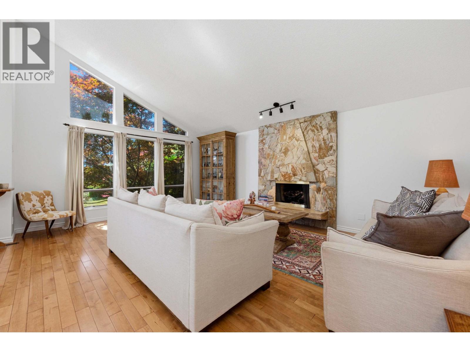4150 Best Court, North Vancouver, British Columbia  V7G 2E3 - Photo 3 - R3132065