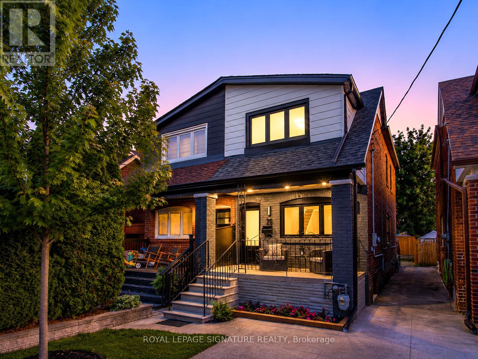 <div class="slider-price">$999,000</div><p>28 Durant Avenue, Toronto, Ontario</p>