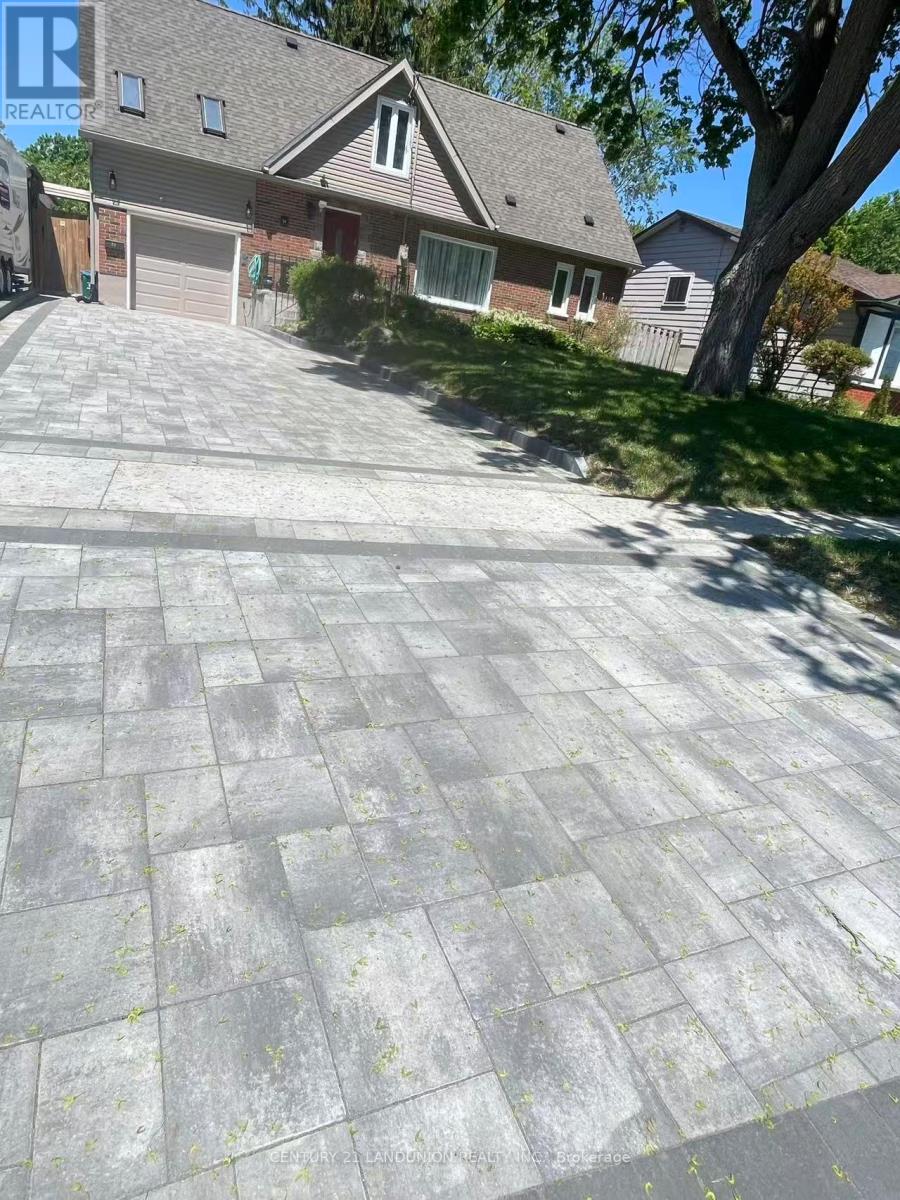 34 GRASSMERE COURT, Oshawa, Ontario