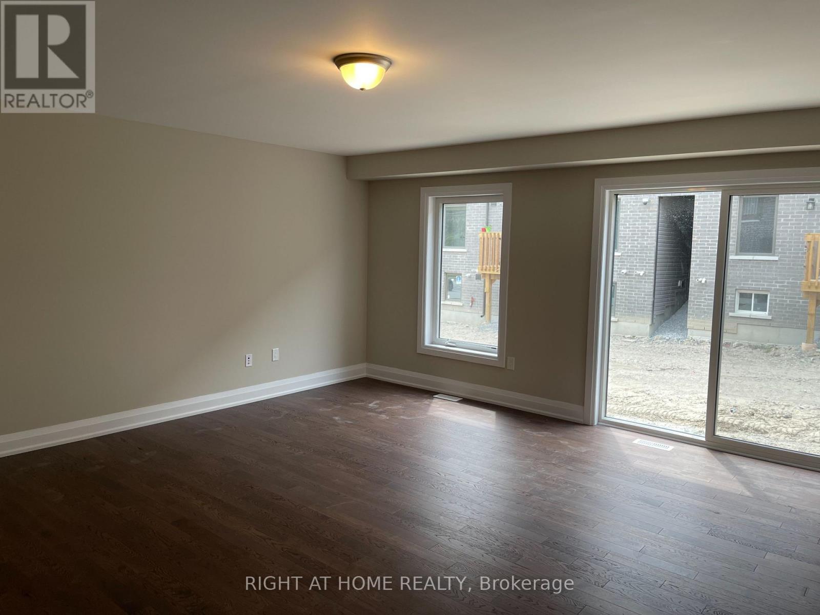 114 Kalinda Road, Newmarket, Ontario  L3X 0M7 - Photo 3 - N13237810