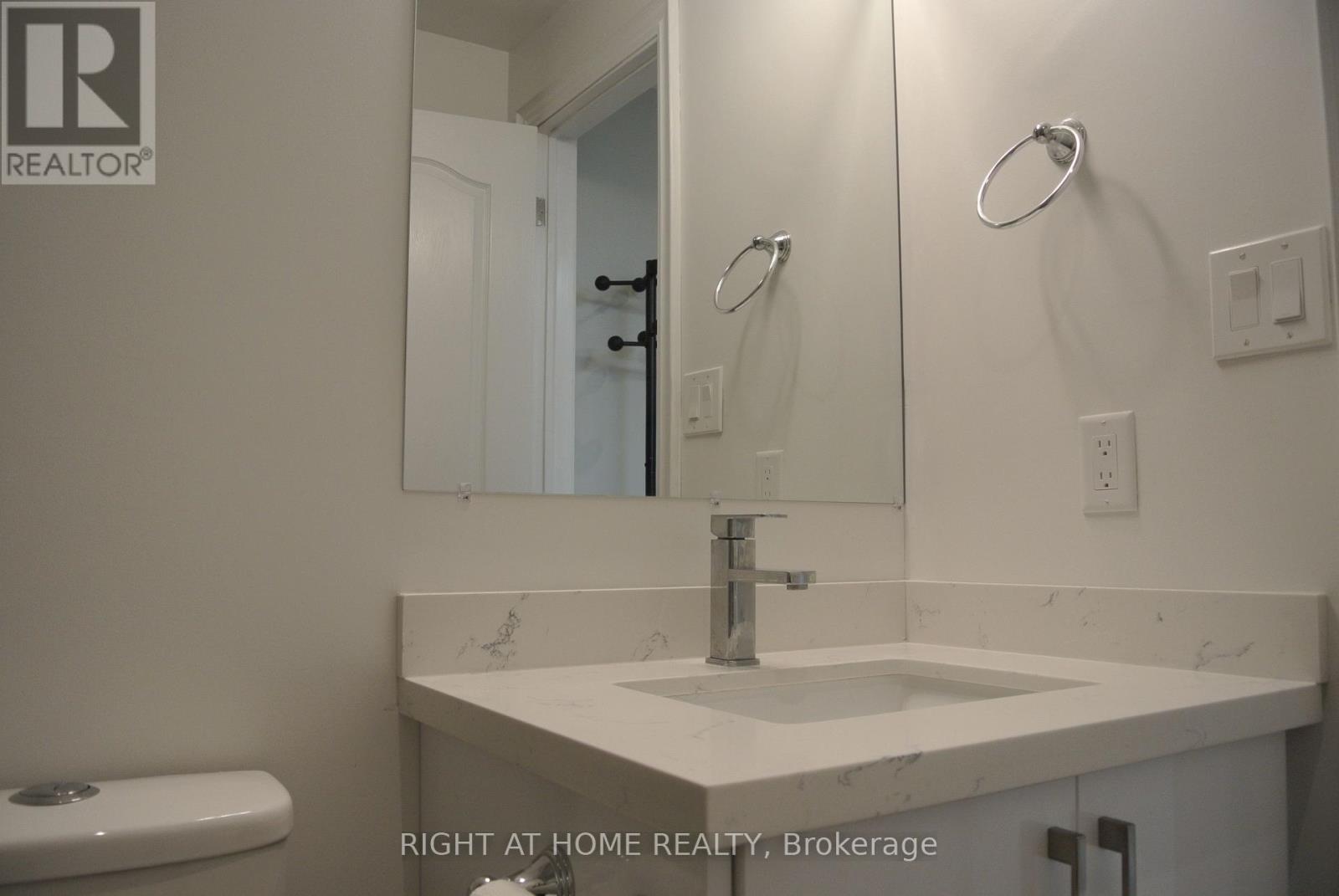 1 - 1088 Pearson Drive, Oakville, Ontario  L6H 2A8 - Photo 10 - W13237780