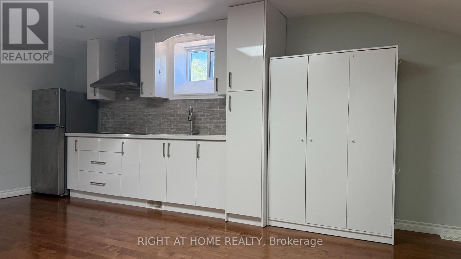 1 - 1088 Pearson Drive, Oakville, Ontario  L6H 2A8 - Photo 3 - W13237780