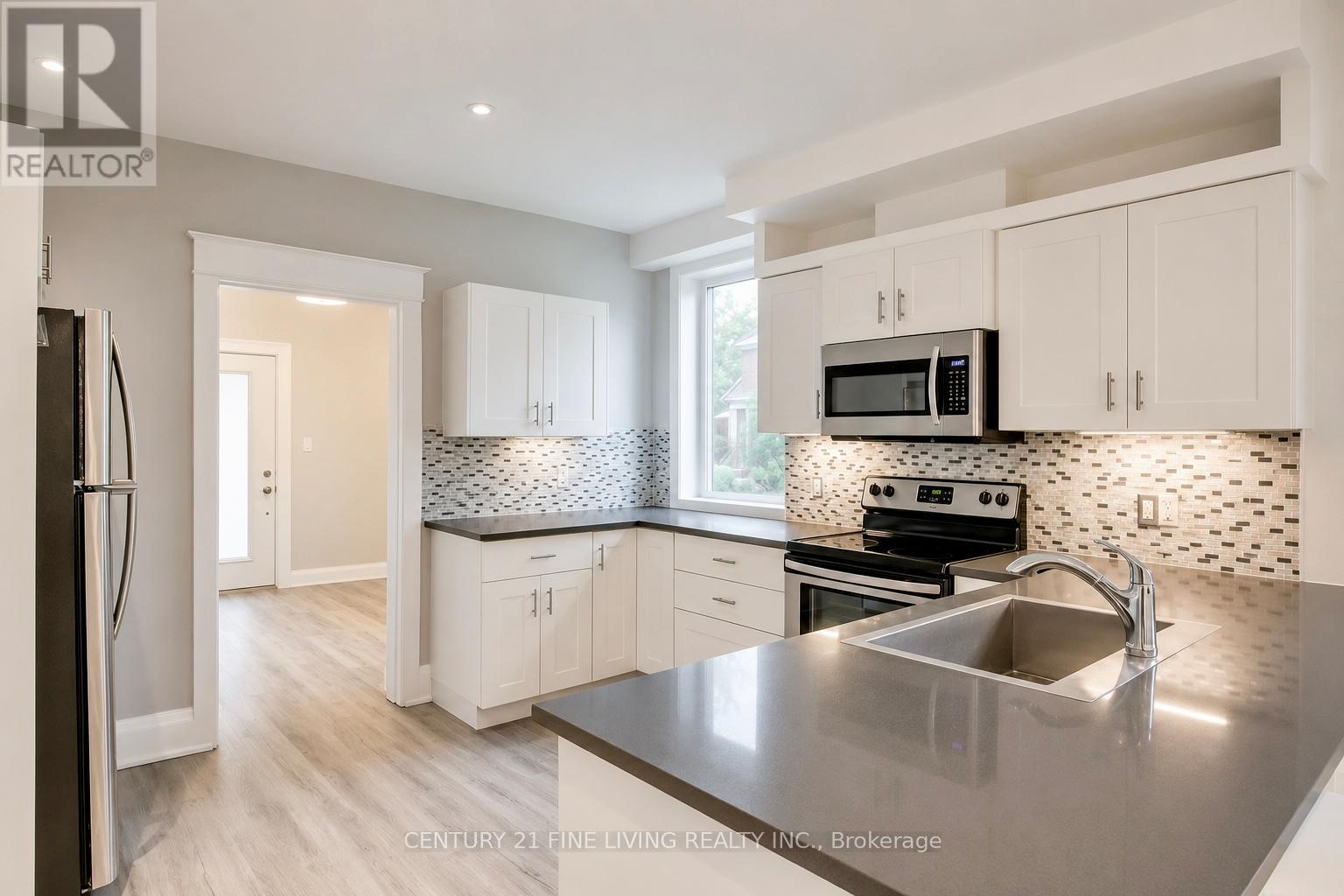 52 Kenwood Avenue, Toronto, Ontario  M6C 2R9 - Photo 4 - C13234252