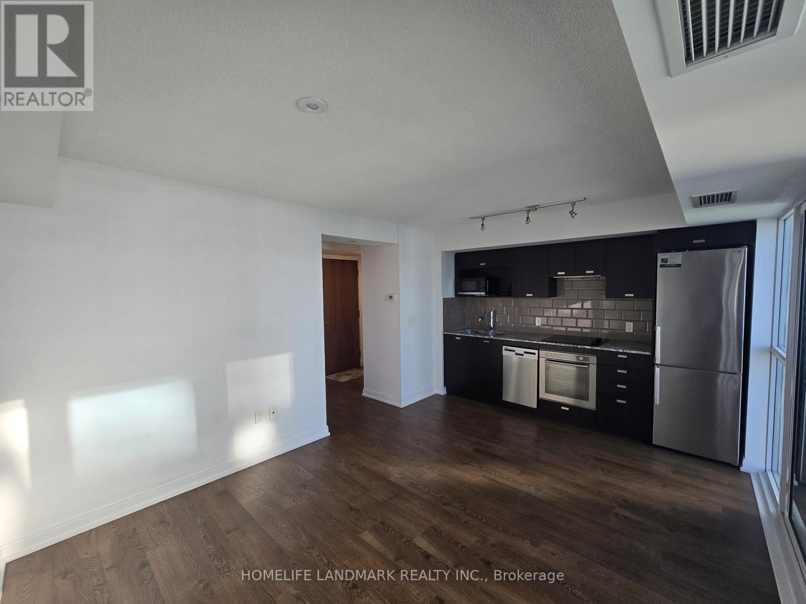 1217 - 275 Village Green Square, Toronto, Ontario  M1S 0L8 - Photo 7 - E13109080