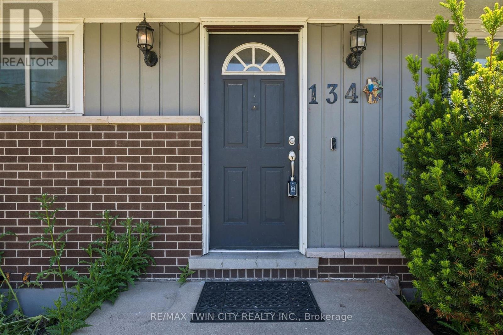 134 Westmount Road E, Kitchener, Ontario  N2M 4Y5 - Photo 3 - X13237778