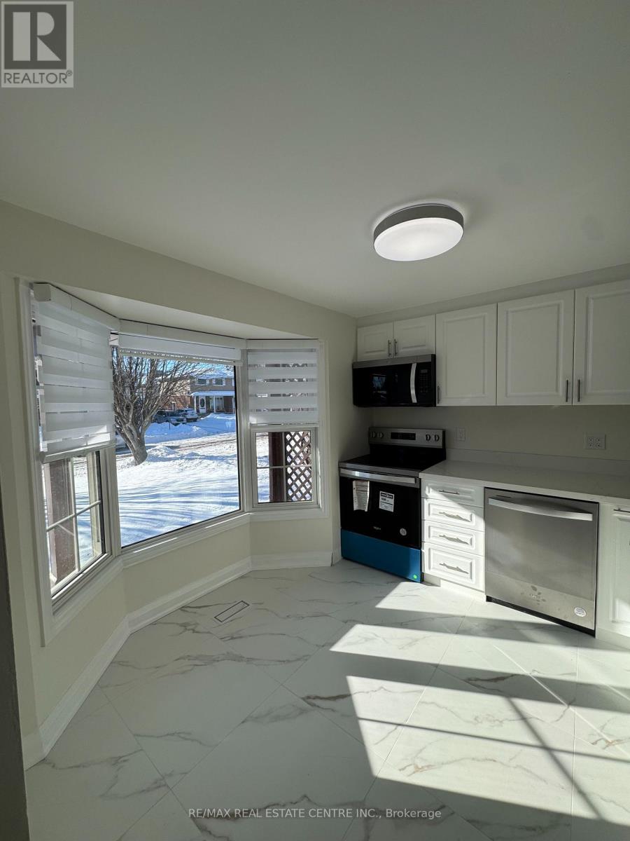 109 Connelly Drive, Kitchener, Ontario  N2N 2T9 - Photo 4 - X13045798