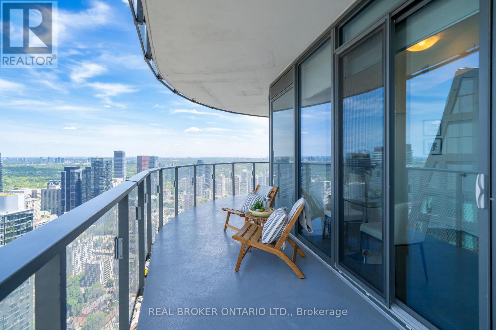 5611 - 11 Wellesley Street W, Toronto, Ontario  M4Y 0G4 - Photo 8 - C13236012