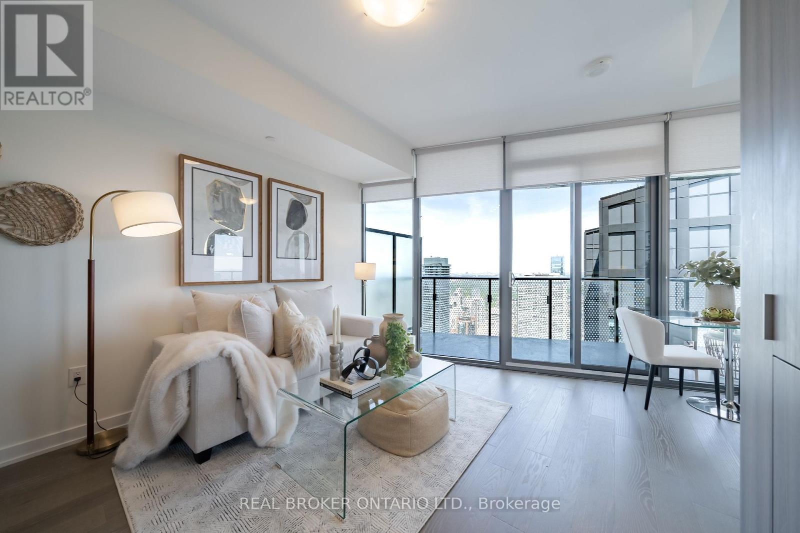 5611 - 11 Wellesley Street W, Toronto, Ontario  M4Y 0G4 - Photo 4 - C13236012