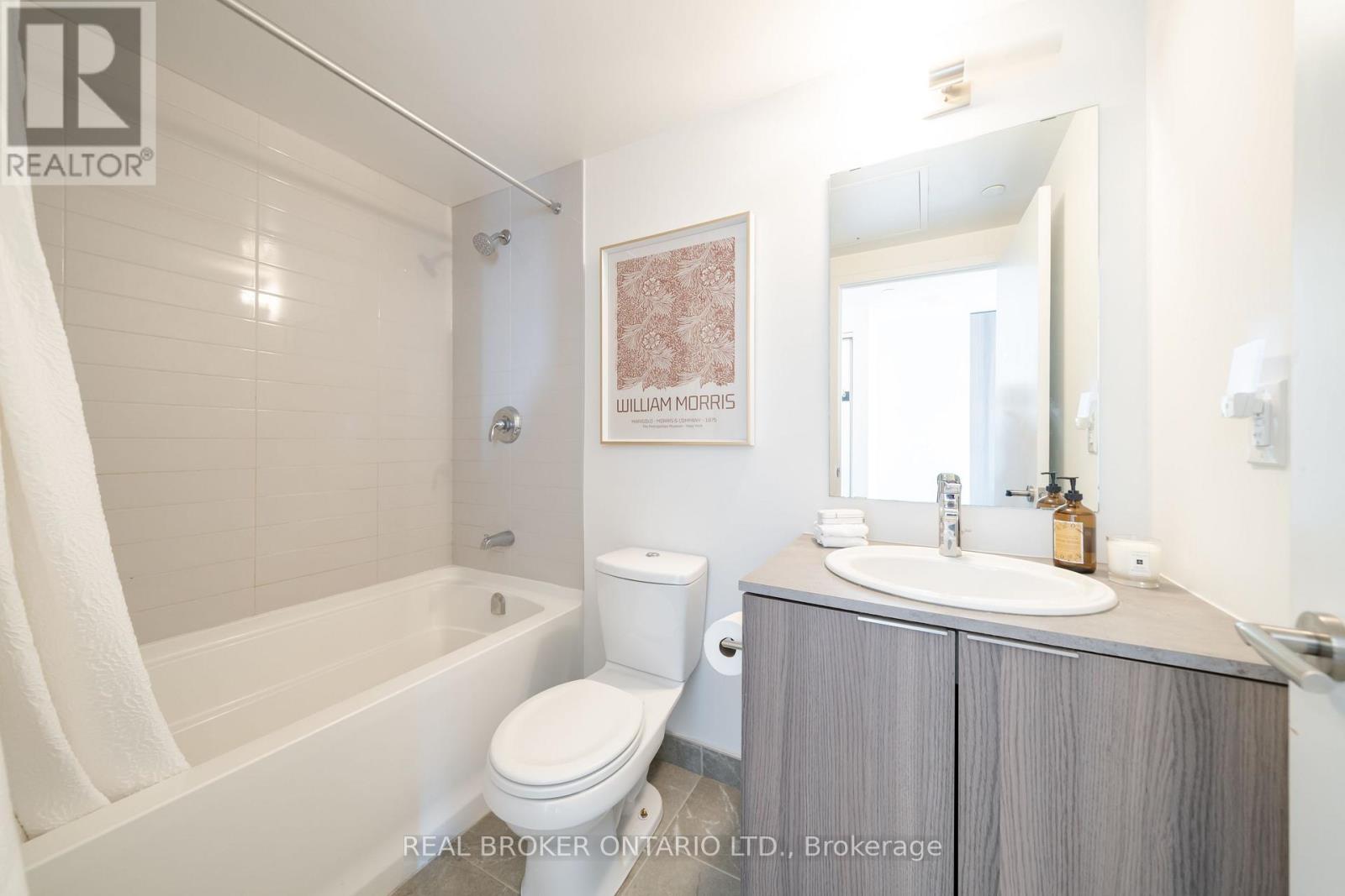 5611 - 11 Wellesley Street W, Toronto, Ontario  M4Y 0G4 - Photo 16 - C13236012