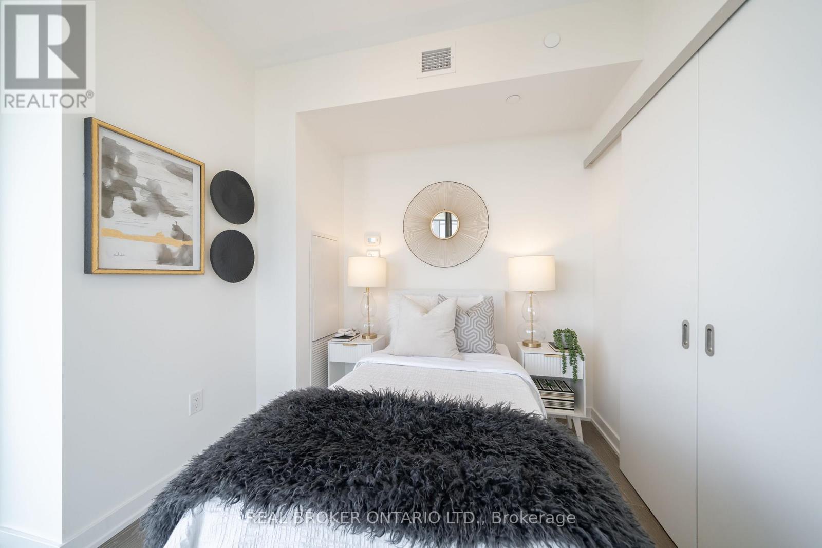 5611 - 11 Wellesley Street W, Toronto, Ontario  M4Y 0G4 - Photo 12 - C13236012