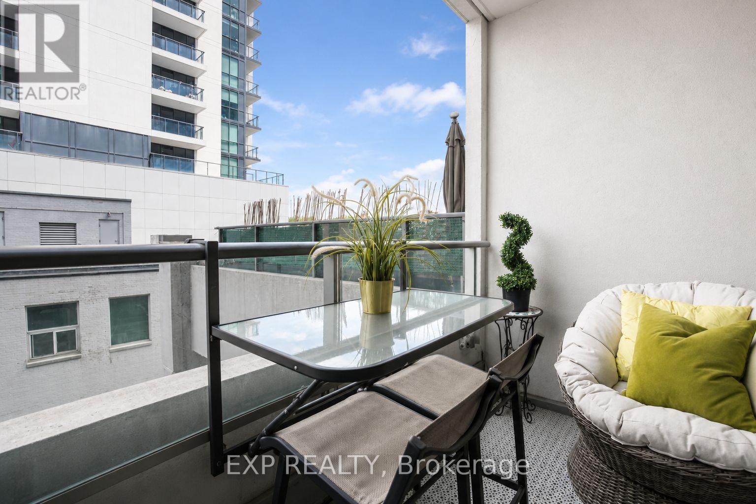 404 - 500 St Clair Avenue W, Toronto, Ontario  M6C 1A8 - Photo 5 - C13237854