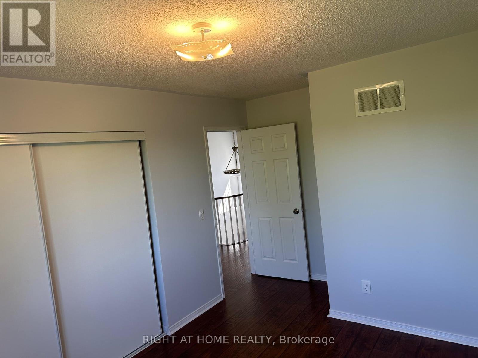 7240 Village Walk, Mississauga, Ontario  L5W 1V8 - Photo 14 - W13237844