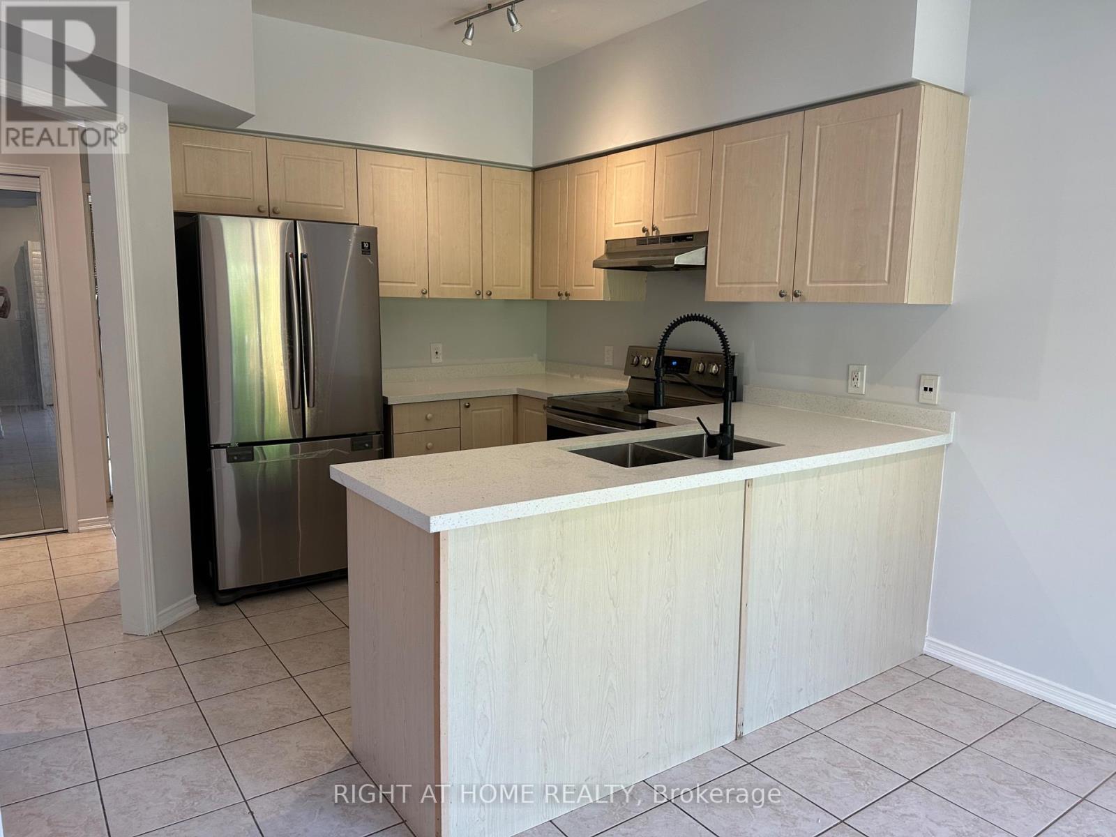 7240 Village Walk, Mississauga, Ontario  L5W 1V8 - Photo 3 - W13237844