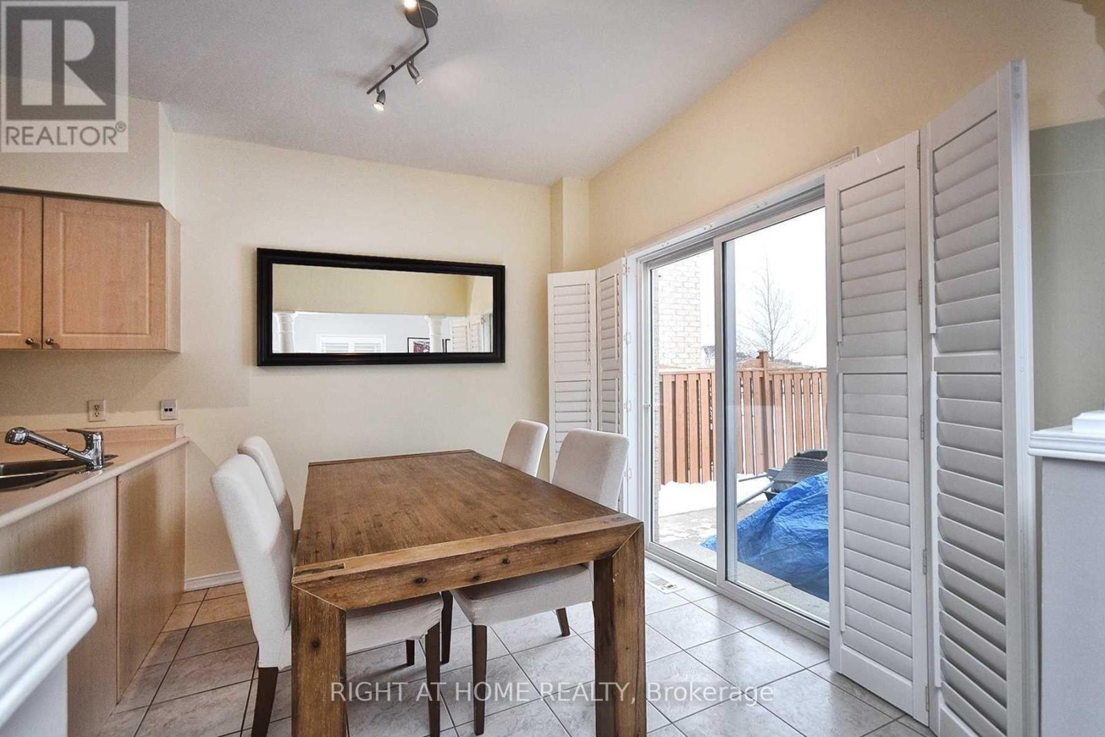 7240 Village Walk, Mississauga, Ontario  L5W 1V8 - Photo 5 - W13237844