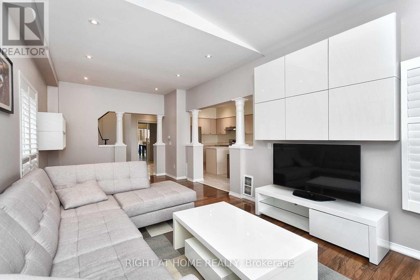7240 Village Walk, Mississauga, Ontario  L5W 1V8 - Photo 6 - W13237844