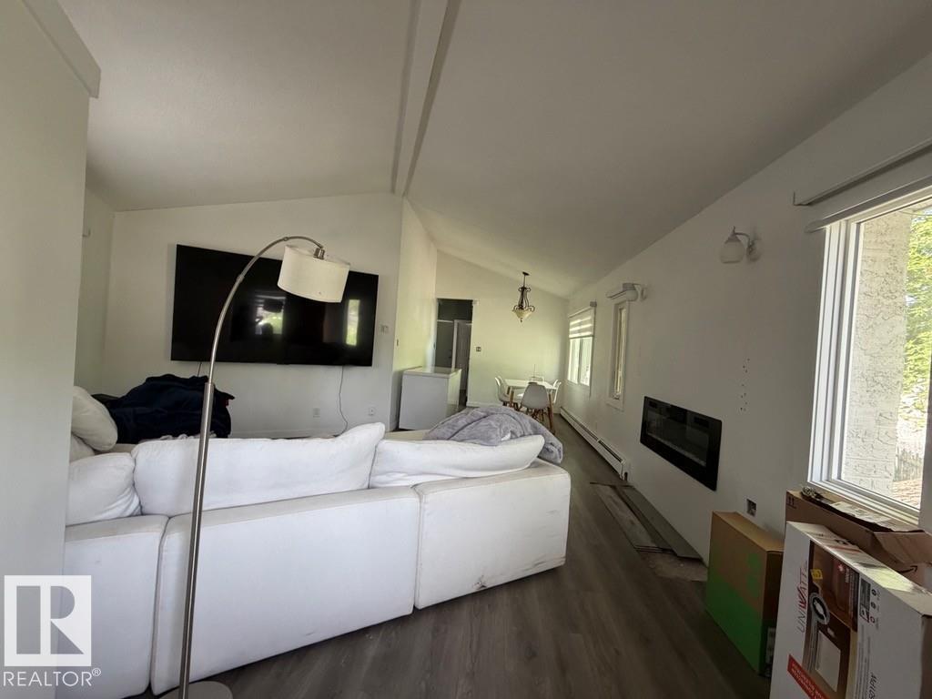 11837 Fort Rd NW NW, Edmonton, Alberta  T3J 3S4 - Photo 8 - E4490879
