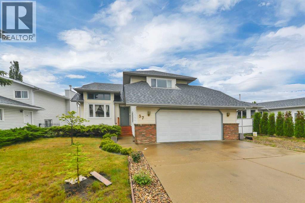 37 Denovan Crescent, Red Deer, Alberta  T4R 2B6 - Photo 2 - A2317003