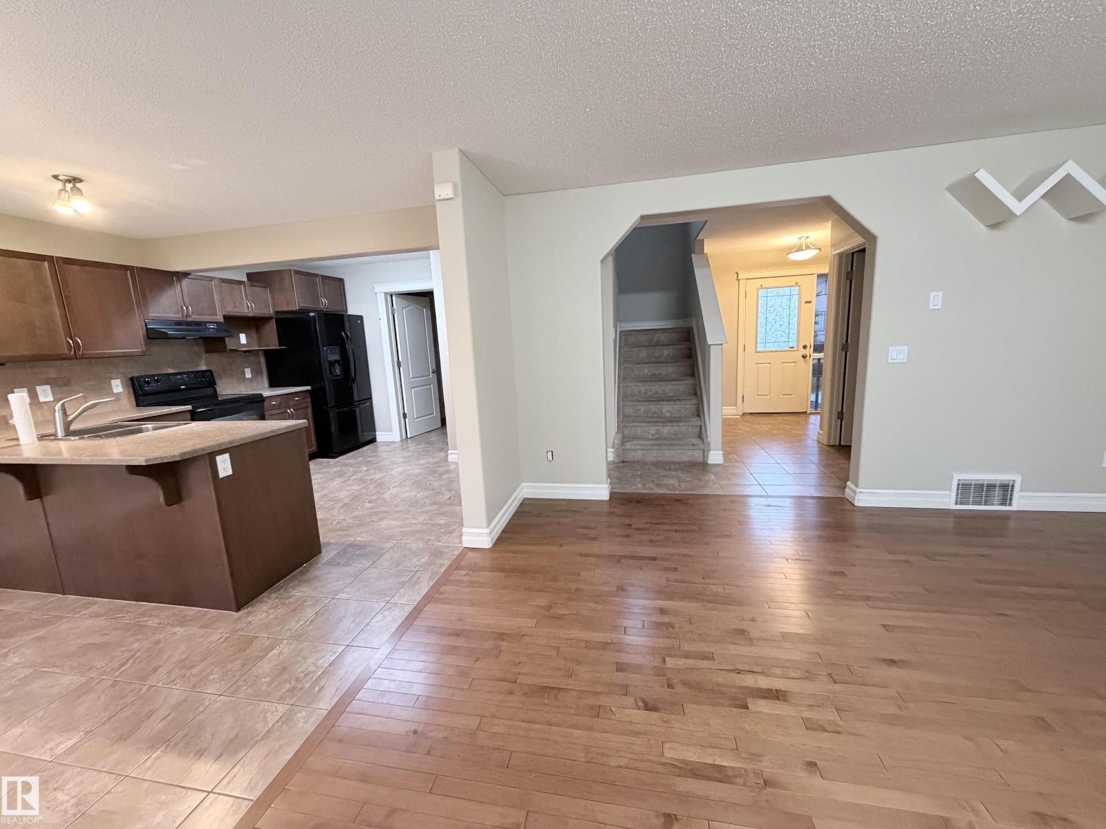 3027 26 Av NW NW, Edmonton, Alberta  T6T 0H6 - Photo 4 - E4491025