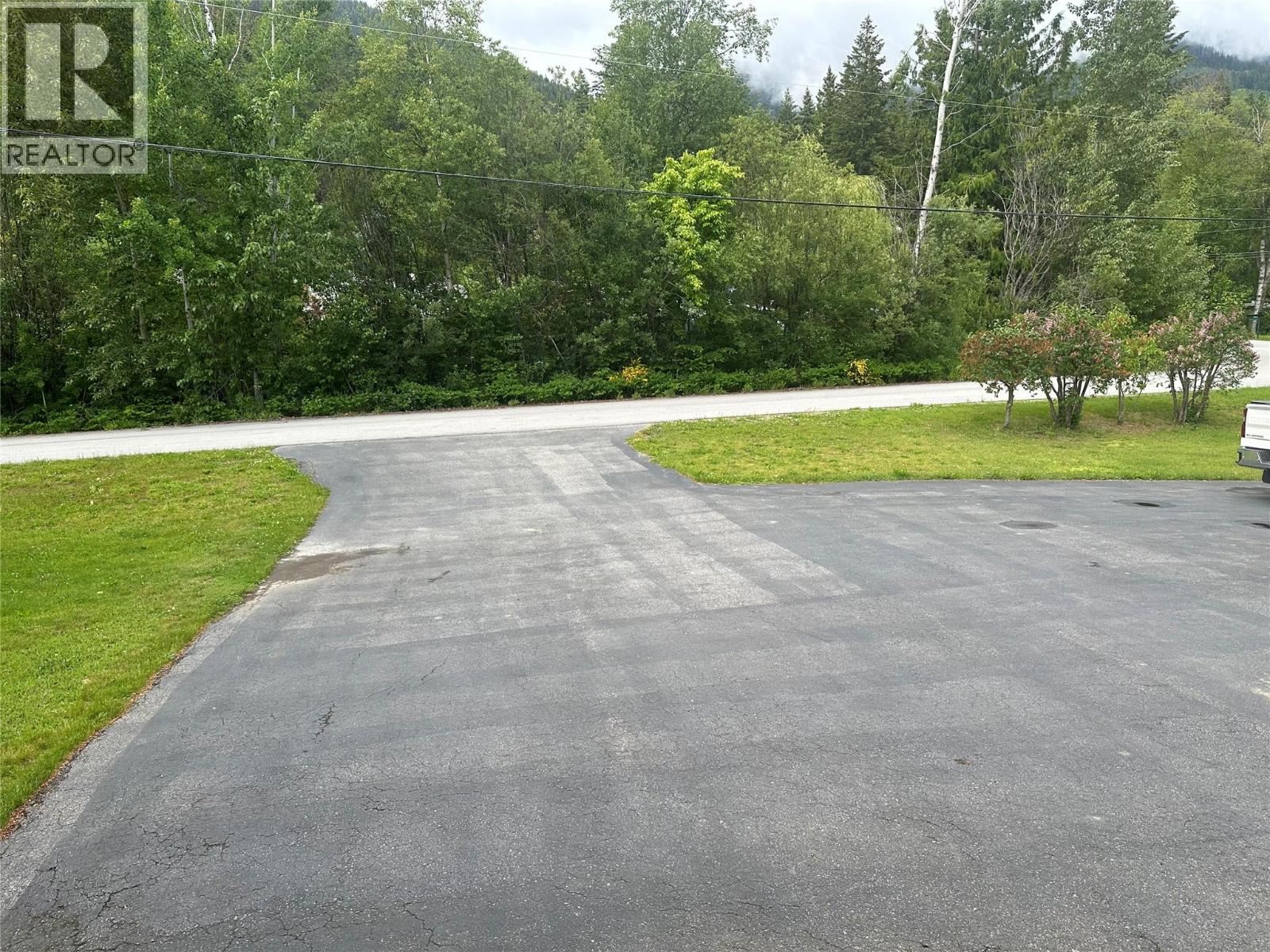 5924 Stafford Road, Nelson, British Columbia V1L 6P3 - Photo 6 - 10389832