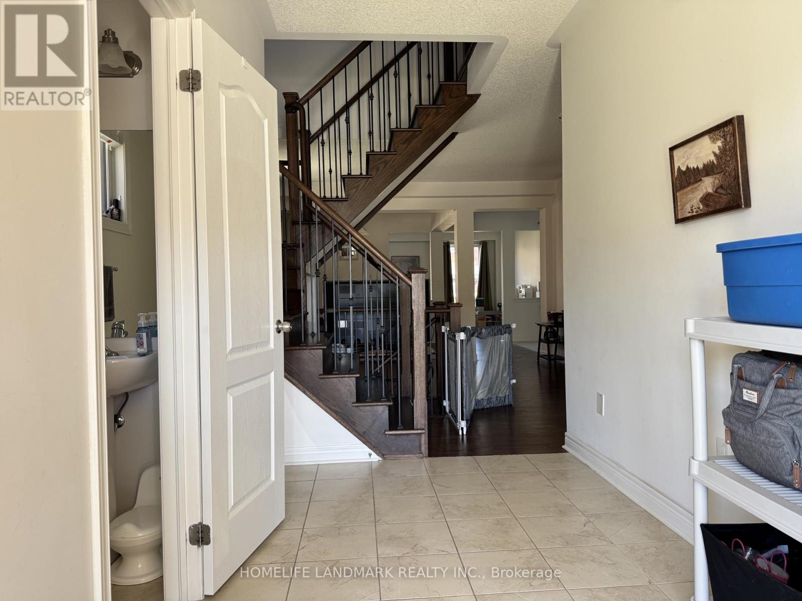 678 West Park Avenue, Bradford West Gwillimbury, Ontario  L3Z 0T9 - Photo 2 - N13237908