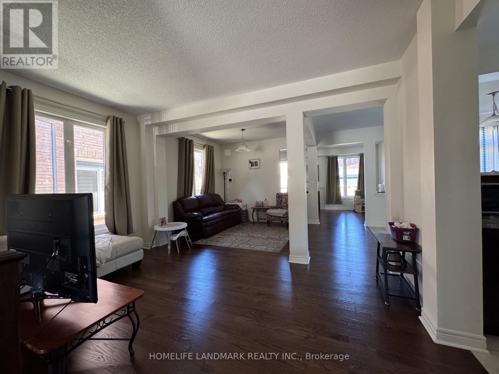 678 West Park Avenue, Bradford West Gwillimbury, Ontario  L3Z 0T9 - Photo 3 - N13237908