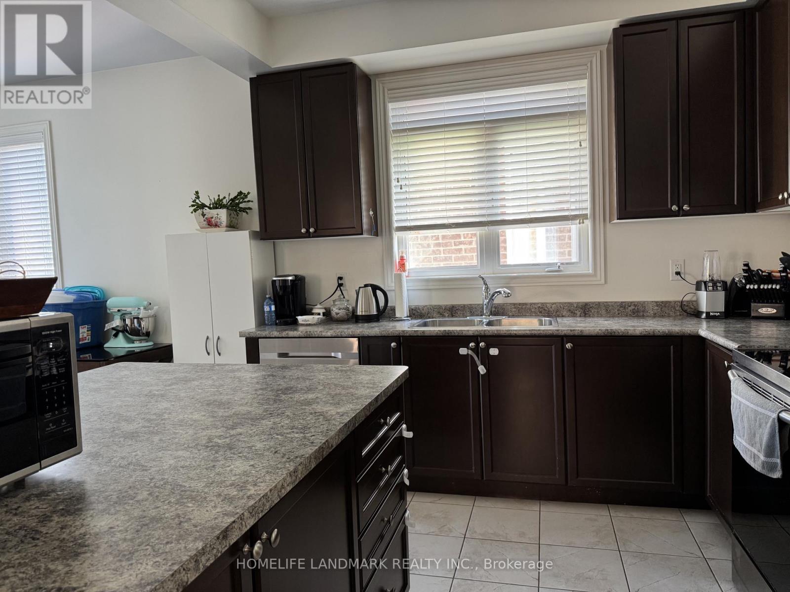 678 West Park Avenue, Bradford West Gwillimbury, Ontario  L3Z 0T9 - Photo 4 - N13237908