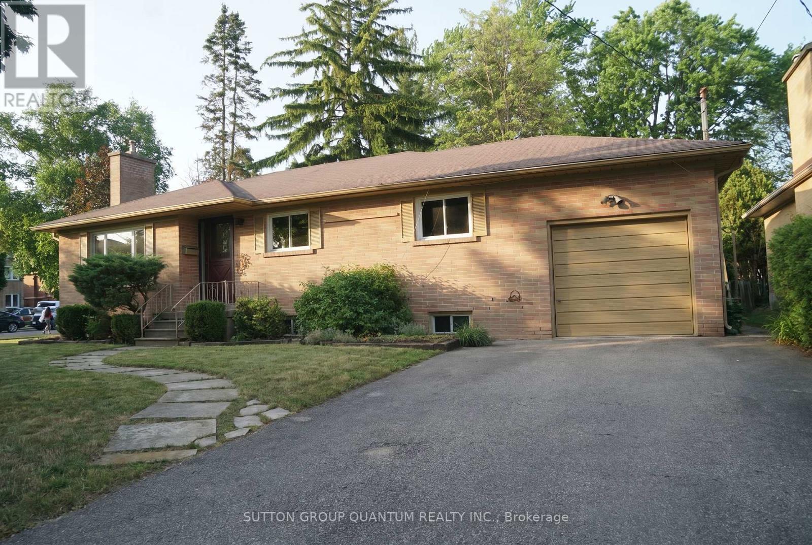 2395 Edenhurst Drive, Mississauga, Ontario  L5A 2L1 - Photo 2 - W13237864